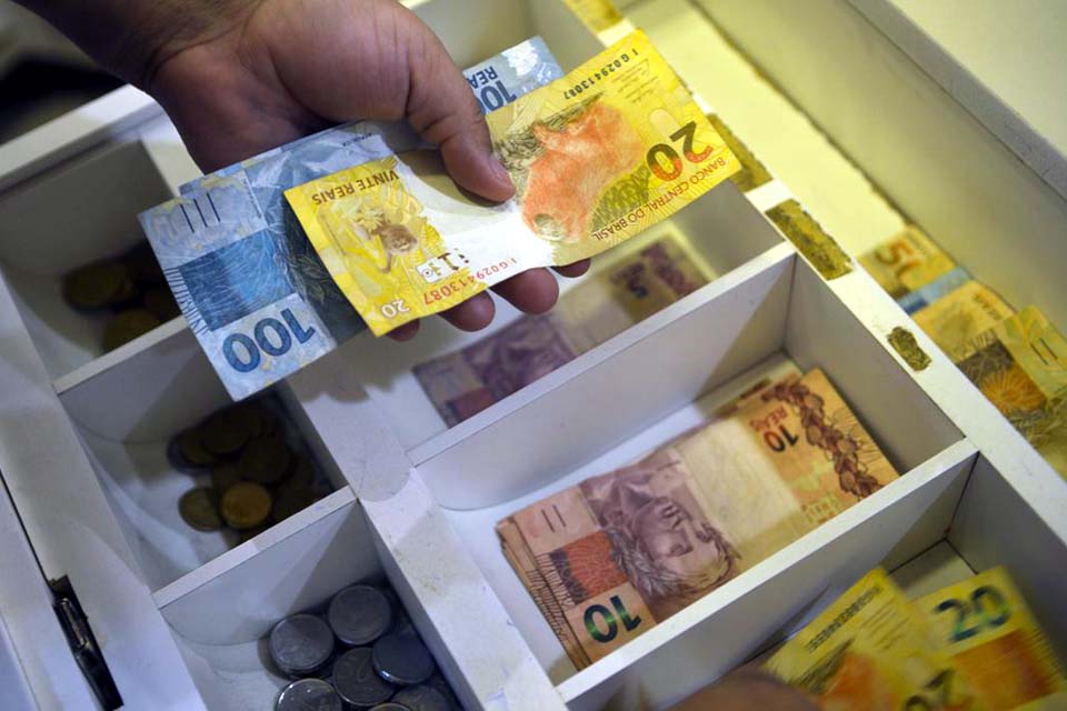 Mercado financeiro reduz projeção da inflação de 6,7% para 6,61%