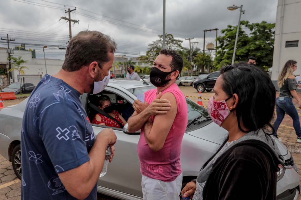 Prefeito Hildon Chaves acompanha de perto mutirão para imunização contra a Covid-19 