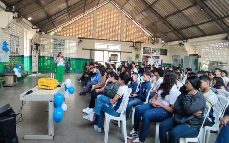 Ações de conscientização sobre crise hídrica são desenvolvidas em escola de Porto Velho