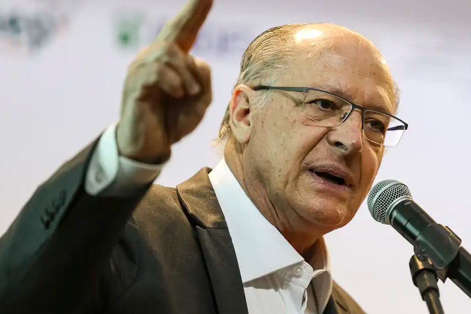 Alckmin diz que carga tributária não aumentou no governo Lula