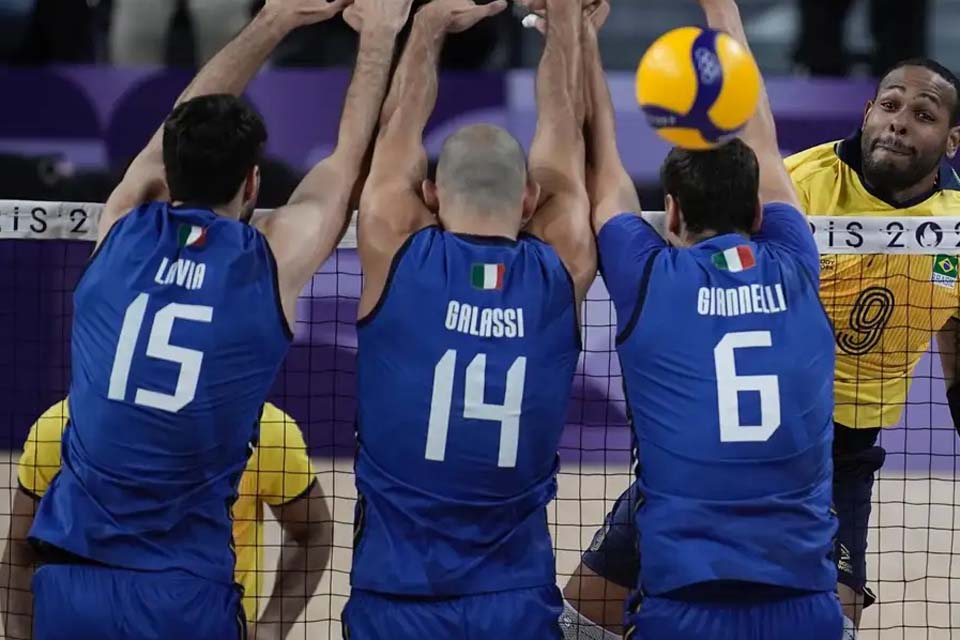 Brasil é superado pela Itália na estreia do vôlei masculino em Paris