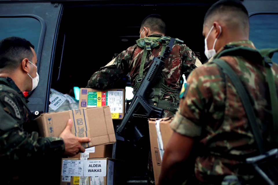 Militares se mobilizam para proteger indígenas de covid-19 na Amazônia