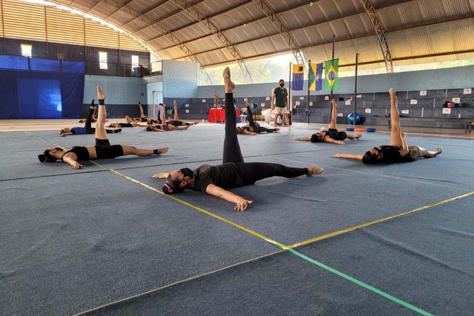  Estudantes de Vilhena participam de treinamento em Porto Velho para disputarem campeonato de ginástica rítmica na Bahia