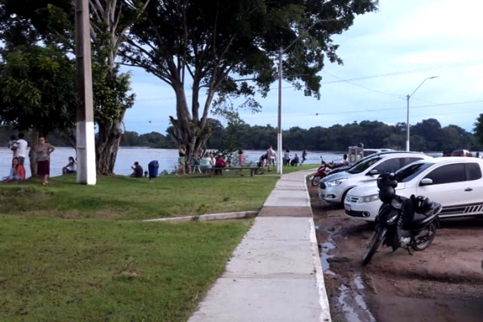 Fiscais e Polícia Militar dispersam mais uma vez aglomeração no Beira Rio