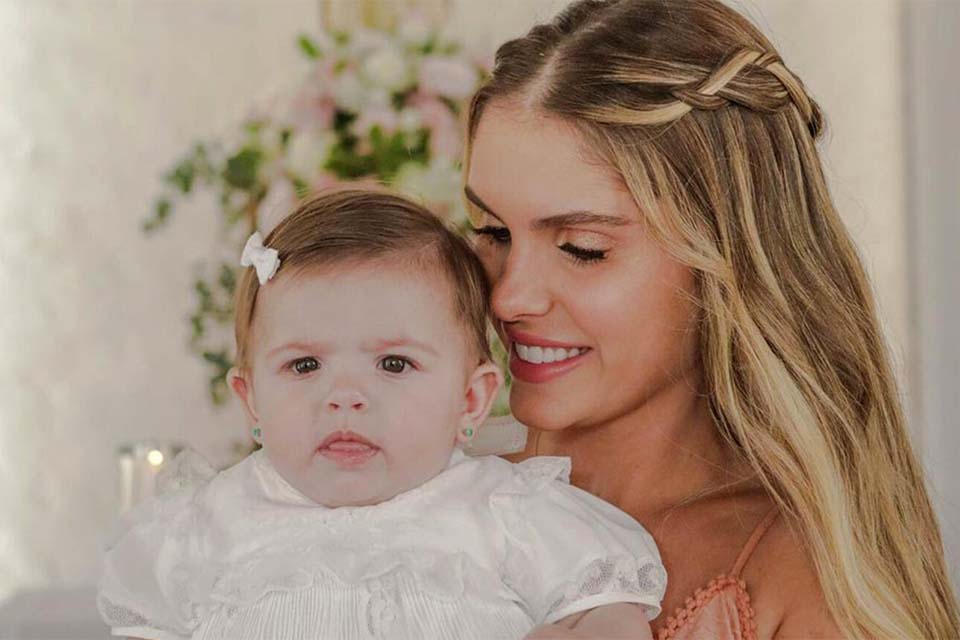 Bárbara Evans comemora 6 meses da filha, Ayla: 'Coisinha mais importante da minha vida'