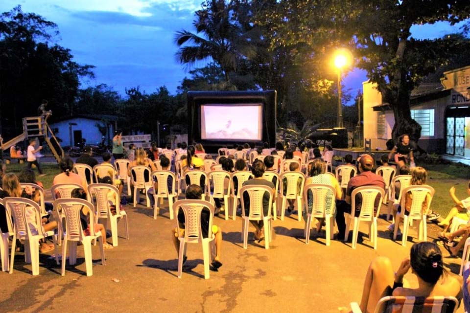 Funcet realiza sessão de cinema no Bairro Marechal Rondon