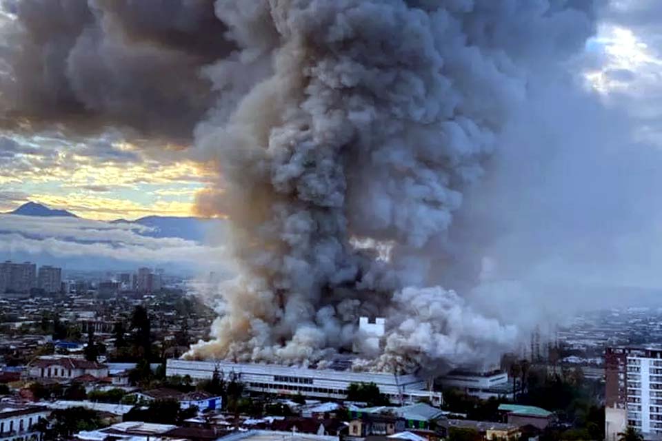 Incêndio toma hospital no Chile e pacientes são transferidos