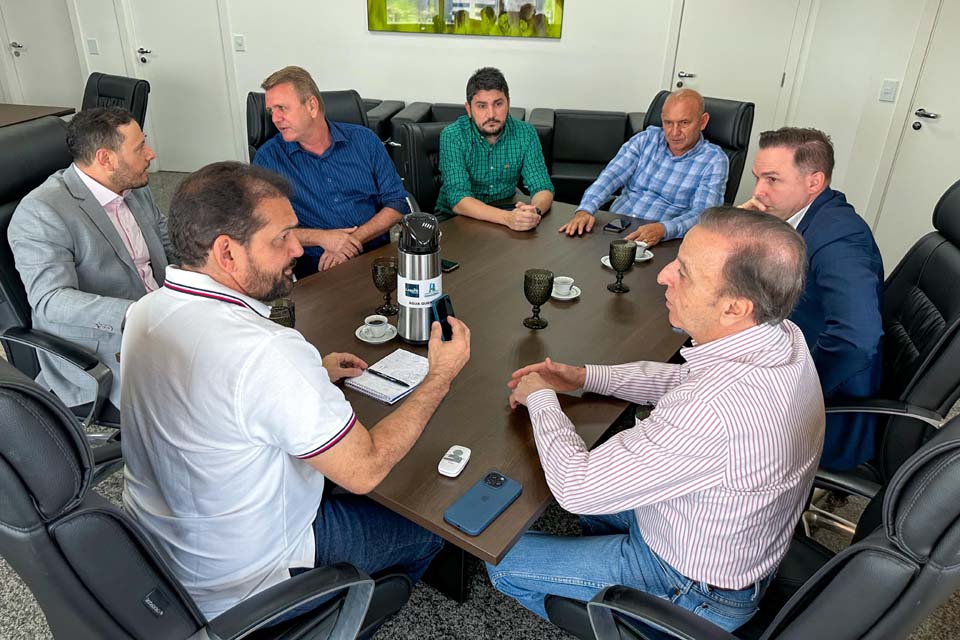 Deputado Laerte Gomes recebe em seu gabinete a visita de Henrique Prata presidente da Fundação Pio XII