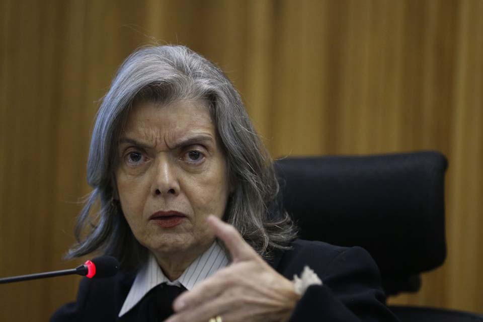 Cármen Lúcia rejeita habeas corpus pedido por Sara Winter