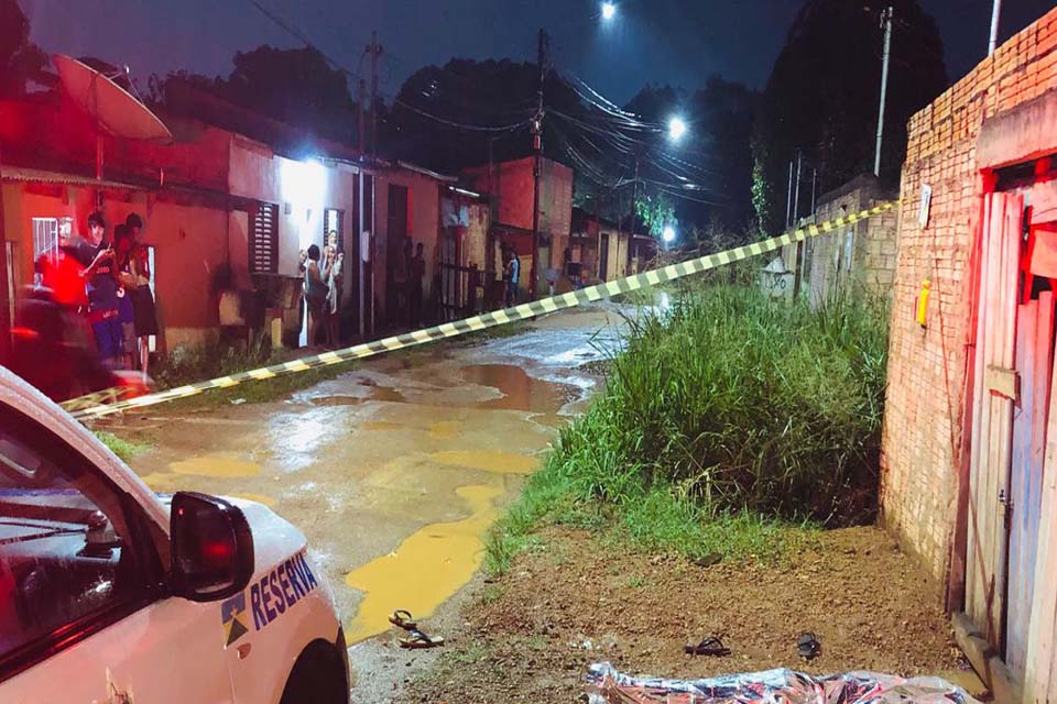 Homem é assassinado com mais de 20 facadas na zona sul