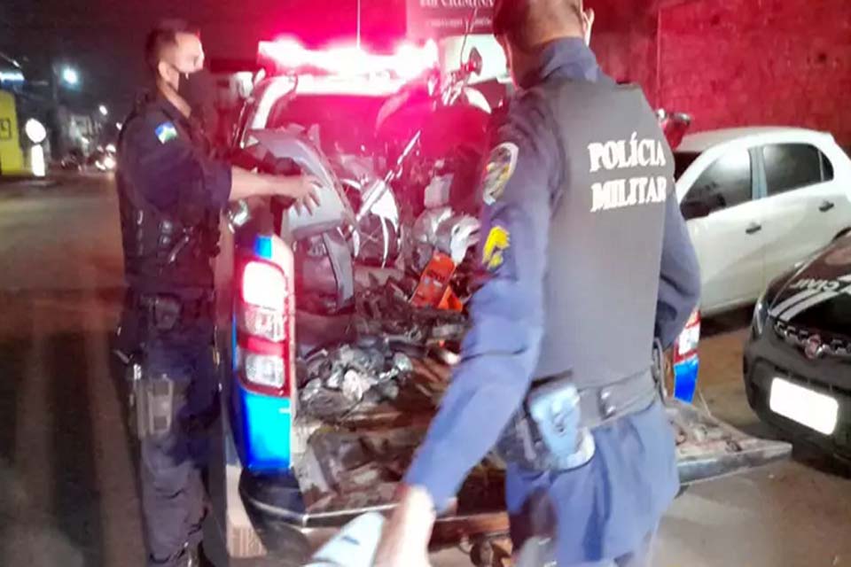 Homem é flagrado com celulares e moto roubada em residência na zona leste