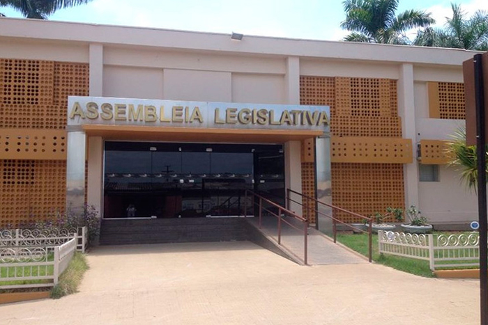 Pouco mais de 350 candidatos disputam as 24 cadeiras da Assembleia de Rondônia; são 15 postulantes brigando por uma única vaga