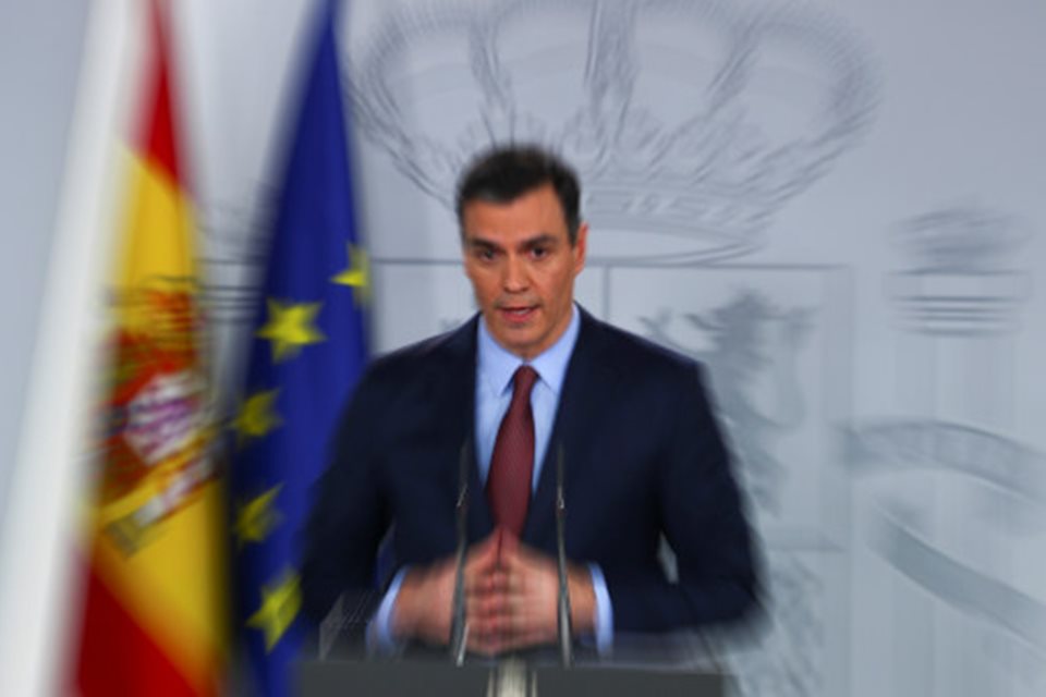 Primeiro-ministro espanhol pede desculpas por erros