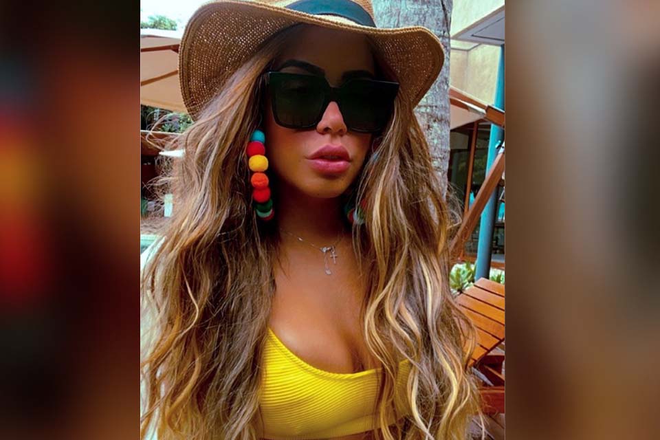 Rafaella Santos aposta em biquíni trendy em férias na Bahia e movimenta web