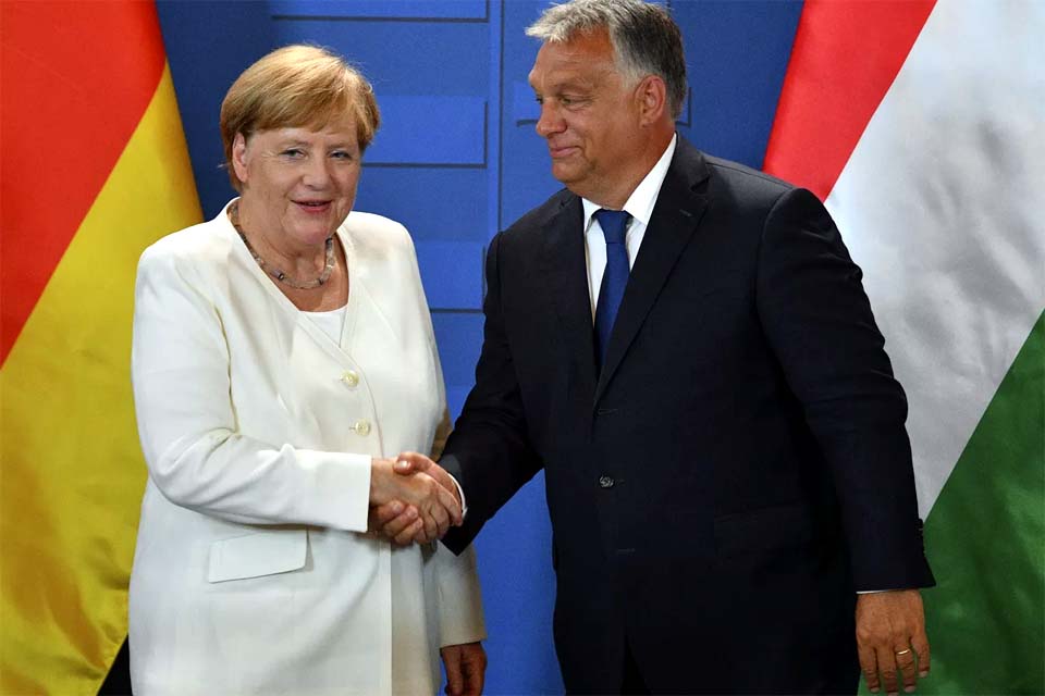 Merkel e primeiro-ministro da Hungria celebram fim da Cortina de Ferro e defendem Europa 'unida'