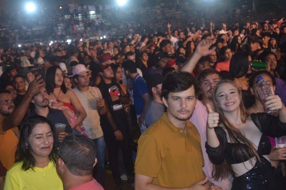 Noite de show na 12ª ExpoJaru 2024 reúne grande público e muita animação