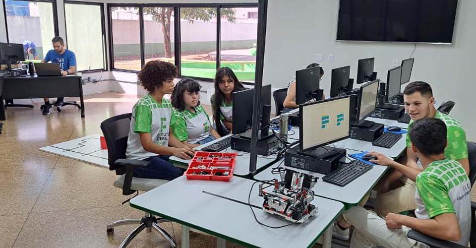 Estudantes do Campus Zona Norte se preparam para Olimpíadas de Robótica