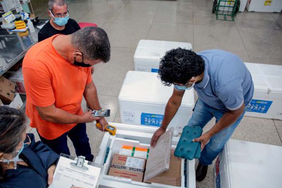 Rondônia recebe mais vacinas contra a covid-19; doses serão distribuídas para as Regionais de Saúde