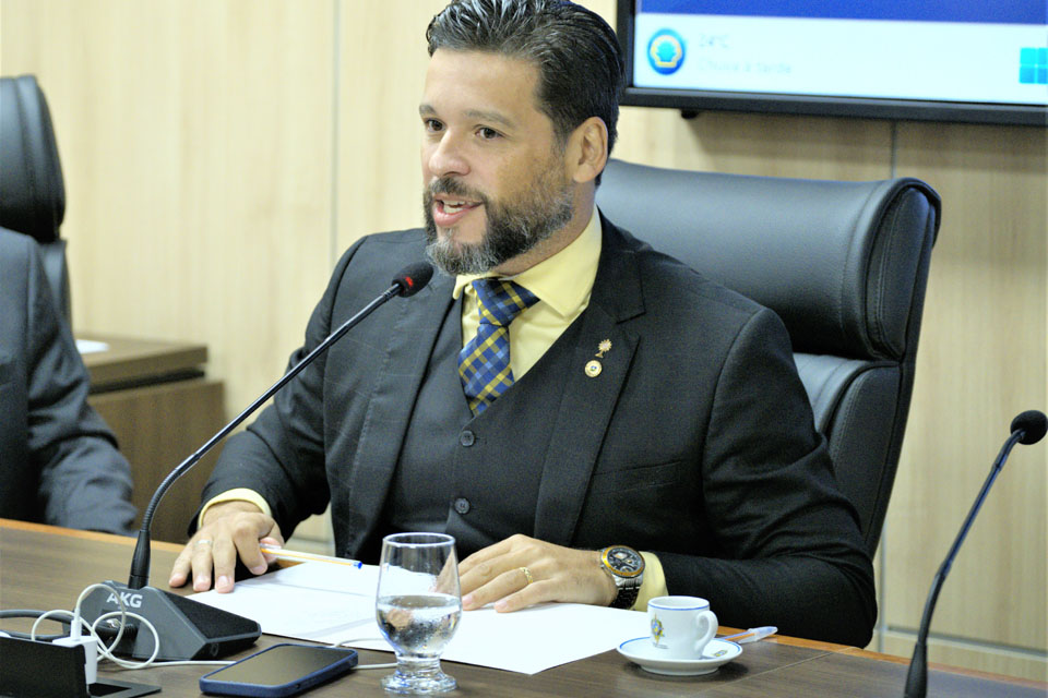 Deputado Delegado Camargo propõe regulamentação de viagens intermunicipais por carros de aplicativo