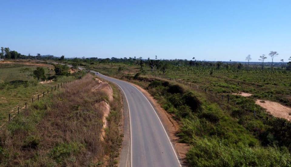 DER avança nas obras de asfaltamento da Rodovia-460 em Buritis