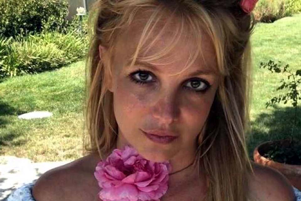 Briga com a mãe faz Britney Spears deletar Instagram: 'Tapa tão forte'