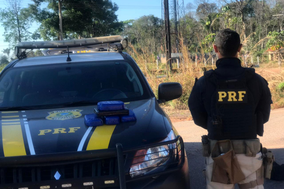 PRF apreende 5 kg de cocaína em ônibus que saiu de Guajará para Porto Velho