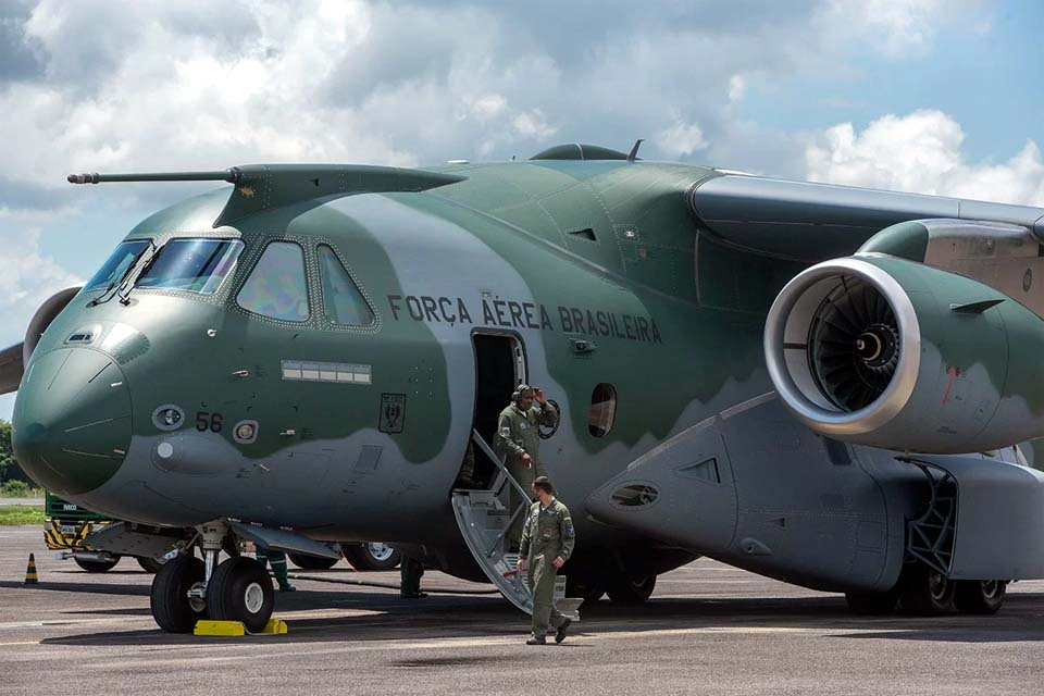 Israel autoriza pouso de aviões para resgate de brasileiros