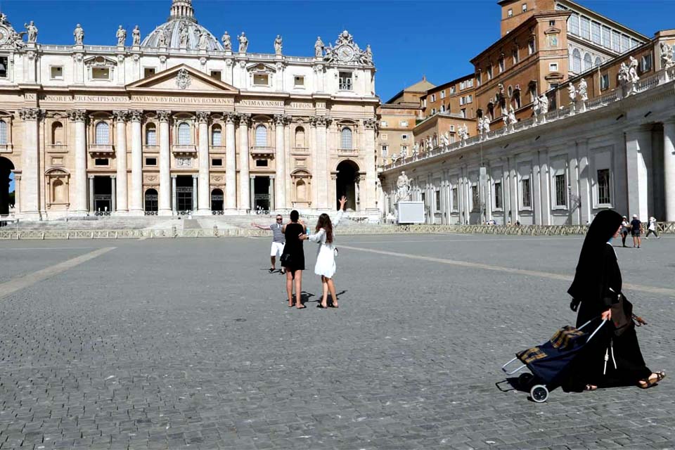 Vaticano apela a mudança no modelo de assistência aos idosos