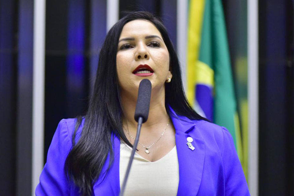 Cristiane Lopes cobra celeridade na PEC que equipara reintegração de servidores de ex-territórios