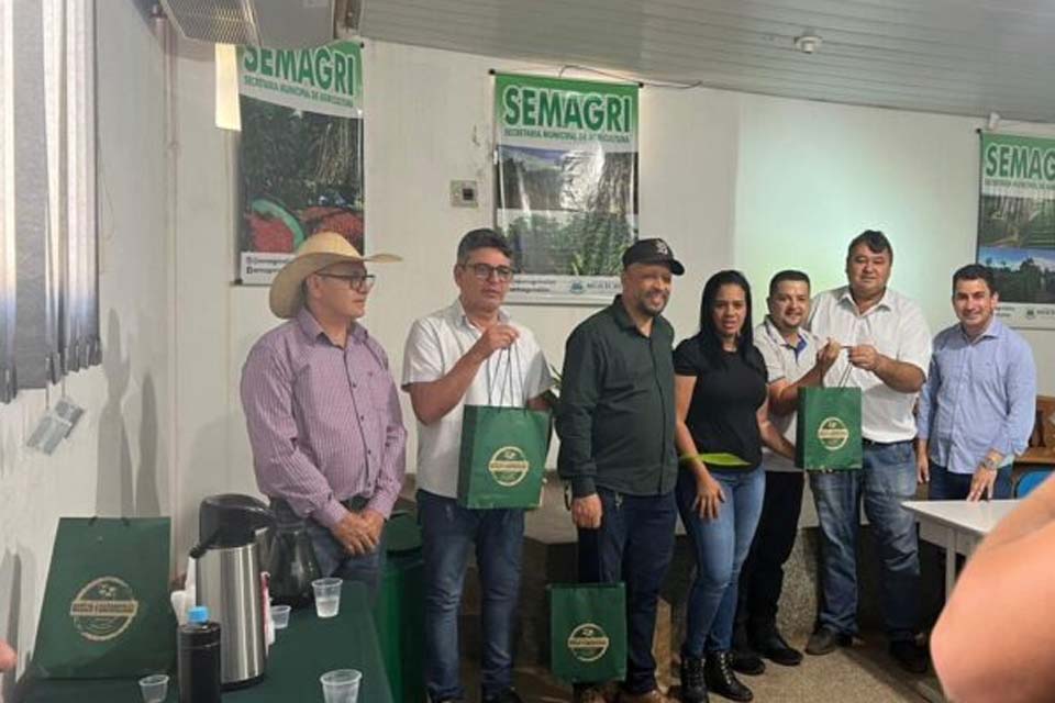 Comitiva de do município de Ariquemes visita secretaria de agricultura de Rolim de Moura 