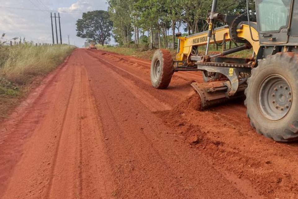 Zona Rural do município recebe servilços de limpeza e patrolamento executados pela Semosp em parceria com DER