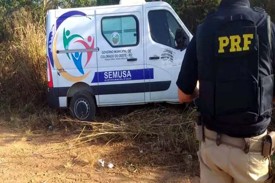 Ambulância de Colorado do Oeste é atingida por carreta na BR-364