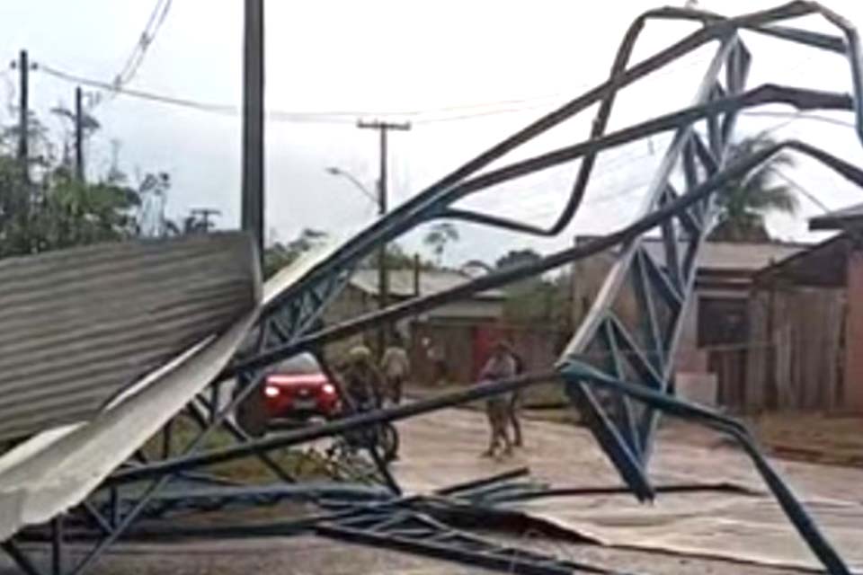 Temporal faz casa desabar e causa queda de energia elétrica em Alto Paraíso