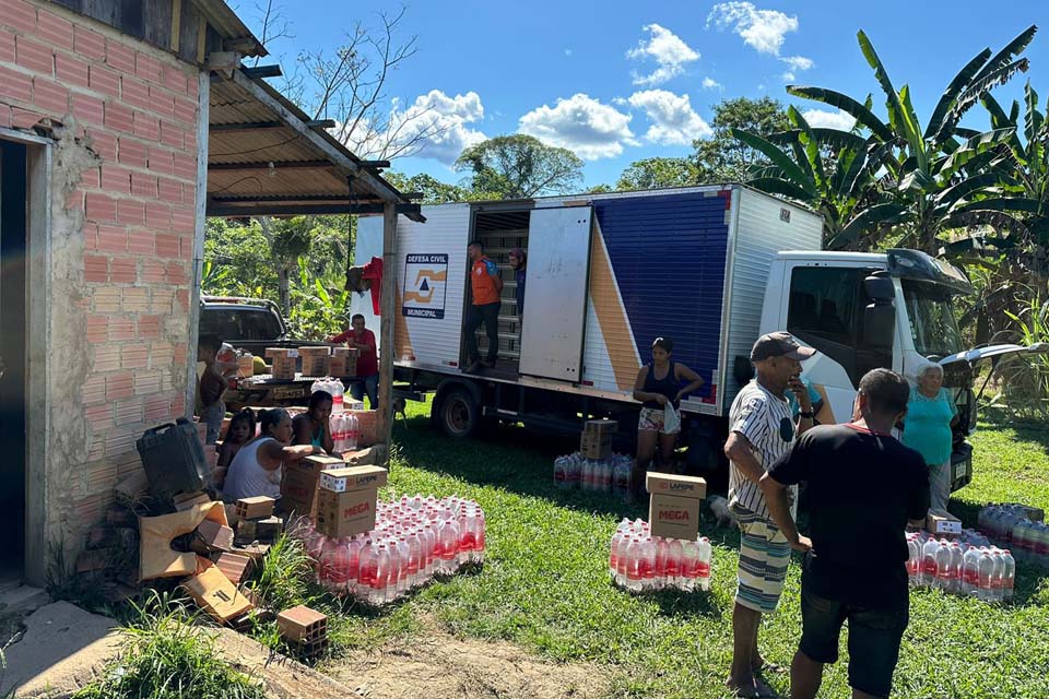 Comunidades ribeirinhas de Porto Velho recebem água mineral e hipoclorito de sódio