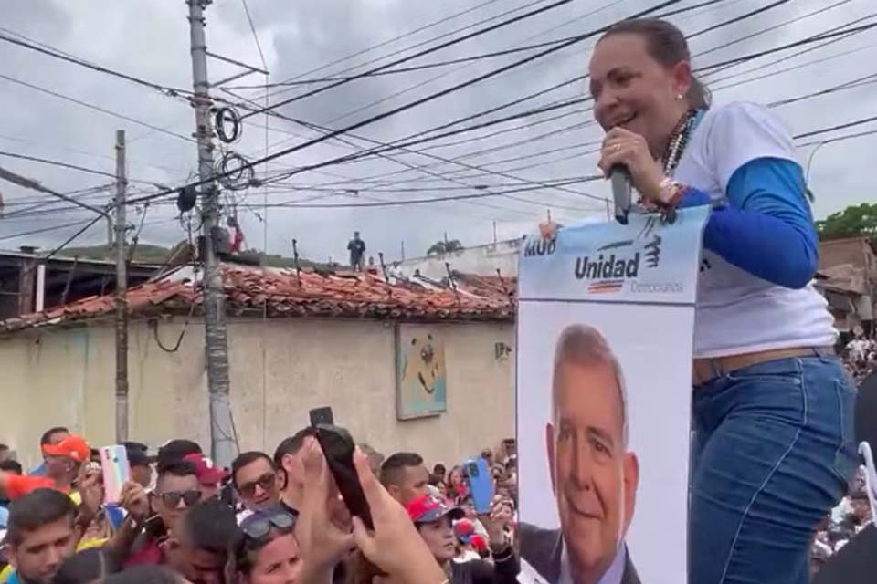 Oposição venezuelana recorre a pôster para apresentar aos eleitores candidato desconhecido que desafiará Maduro