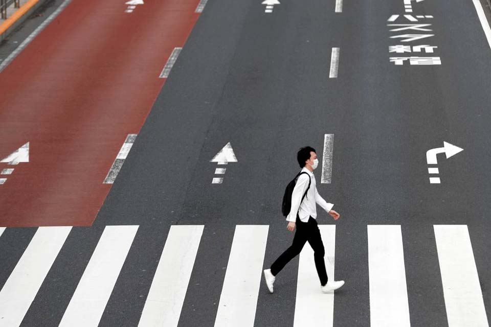 Estabelecimentos comerciais reabrem em algumas regiões do Japão