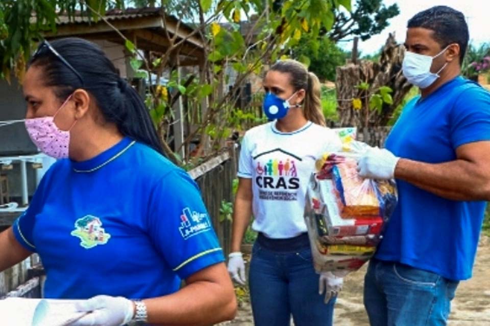 400 cestas básicas são distribuídas para famílias carentes no município