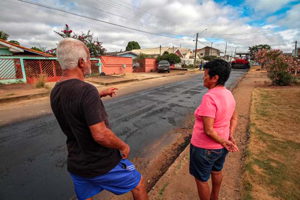 Mais de mil quilômetros de asfalto são destinados aos municípios pelo “Tchau Poeira”, do Governo de Rondônia