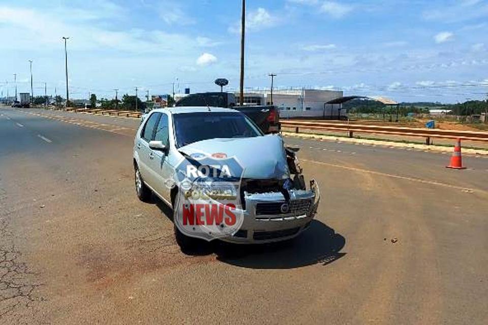 Colisão entre camionete e veículo da PRF deixa policial desacordado