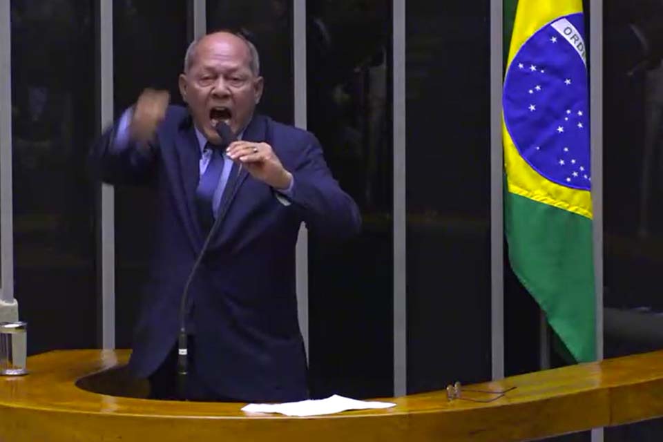 Aos berros, deputado de Rondônia bajula Bolsonaro, ataca Lula e ameaça estrangeiros ao falar sobre a Amazônia