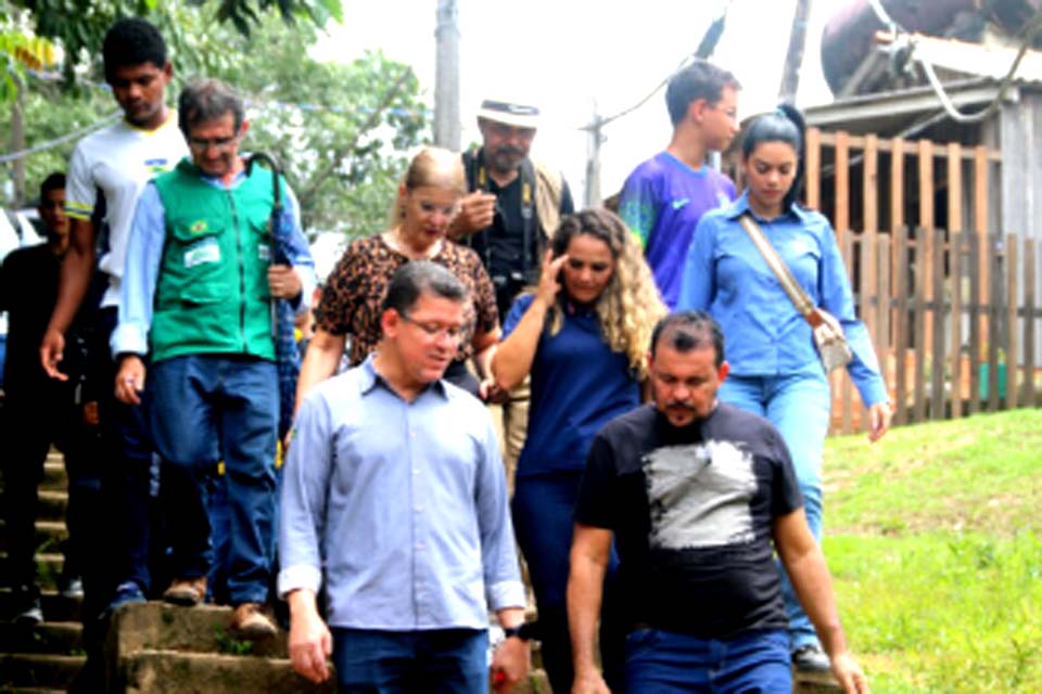 Governador Marcos Rocha entrega praça revitalizada aos moradores do distrito de São Carlos 