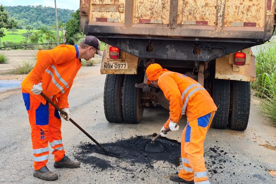 Rodovia 481 recebe manutenção do Departamento Estadual de Estradas de Rodagem