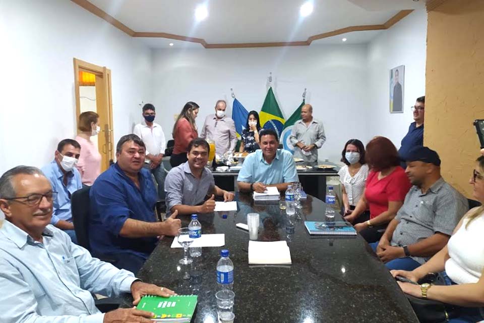 Vereador Eliomar Monteiro agradece deputado Expedito Netto que garante caminhão caçamba e retroescavadeira para Nova Estrela