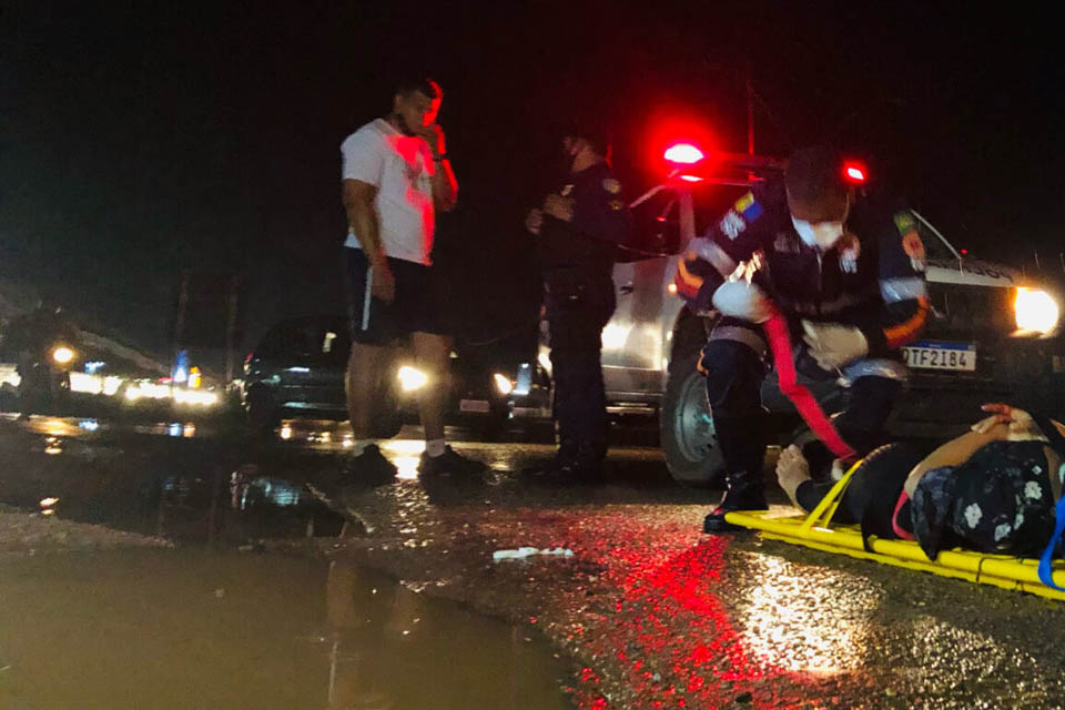 Motociclista fica gravemente ferida após sofrer queda na BR-364