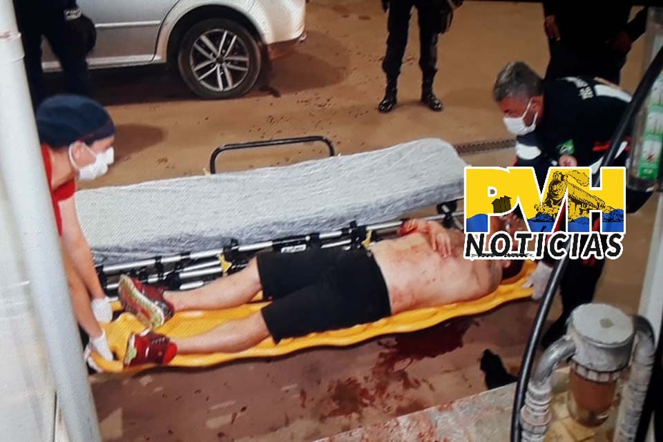 Homem baleado pede ajuda em posto de combustível da zona leste 