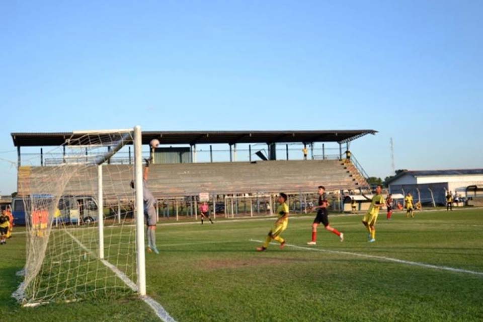 Com gol nos minutos finais, Vilhenense vence o Real Ariquemes e leva vantagem para a segunda partida