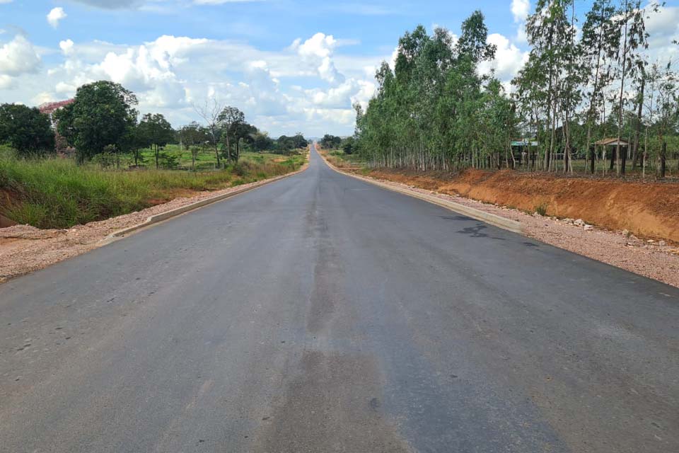 Obra de pavimentação asfáltica é retomada na RO-491, entre Santa Luzia e São Felipe do Oeste