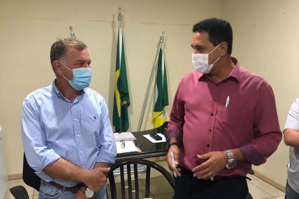 Prefeito Aldo Júlio recepciona Deputado Federal Lúcio Mosquini e solicita ambulância com UTI e maquinários para obras