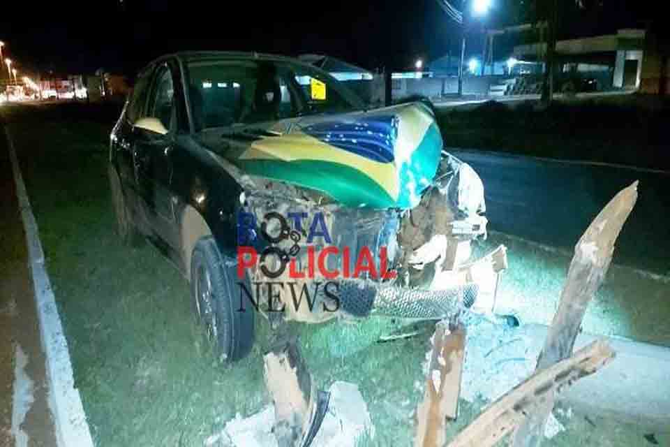 Motorista atinge e derruba poste na BR-174 e é preso pela PRF 