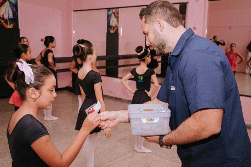 Prefeito Affonso Cândido prestigia início das aulas na Escola de Artes da Fundação Cultural